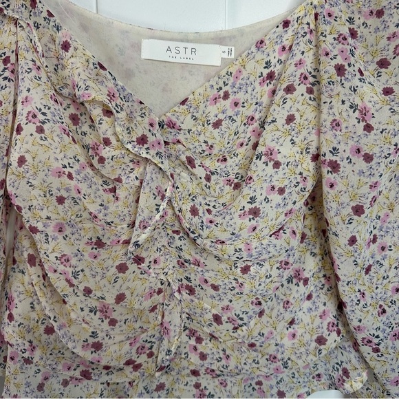 Astr Revolve floral touches sweetheart top small 3/4 sleeve cropped ruffle pink - Picture 7 of 12